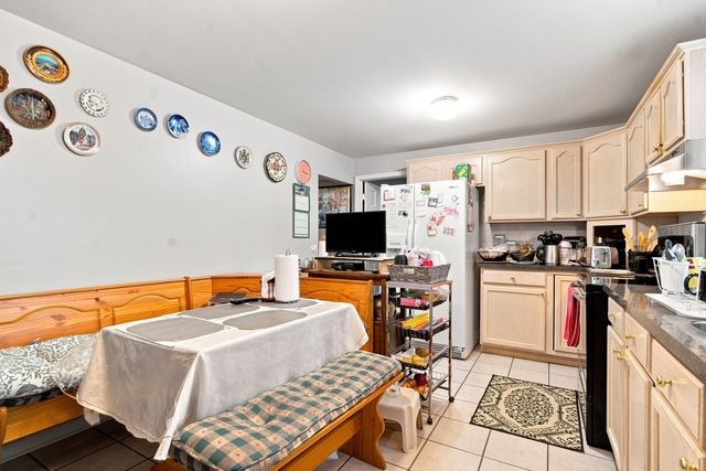 652 Sussex Lane, Crystal Lake, IL 60014