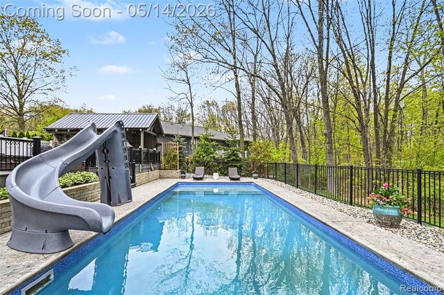 1263 Victoria Lane, Fenton, MI 48430