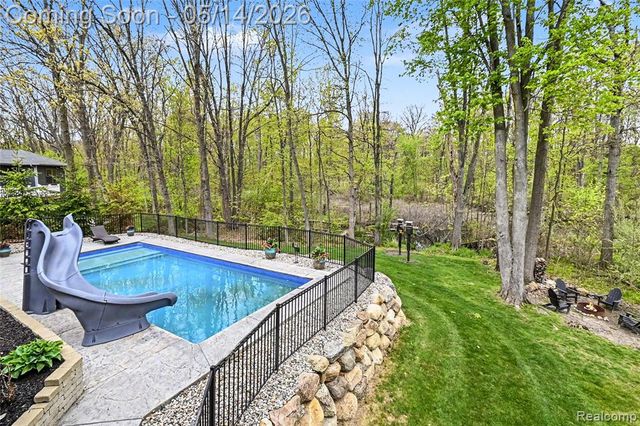 1263 Victoria Lane, Fenton, MI 48430