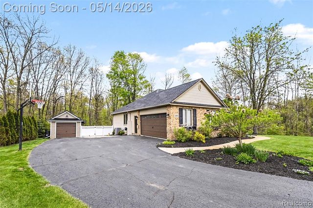 1263 Victoria Lane, Fenton, MI 48430