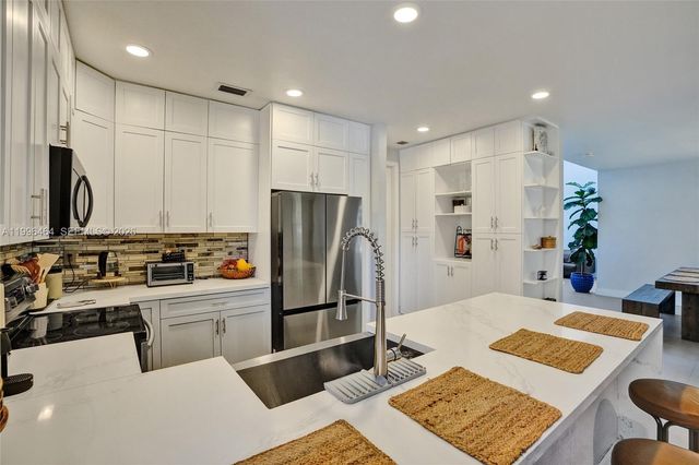 8987 SW 208th St, Cutler Bay, FL 33189