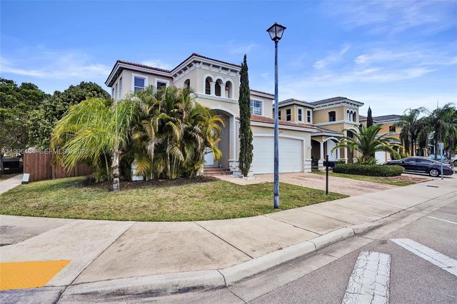 8987 SW 208th St, Cutler Bay, FL 33189