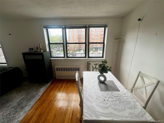 84-29 155th Avenue 2H, Howard Beach, NY 11414