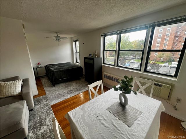 84-29 155th Avenue 2H, Howard Beach, NY 11414