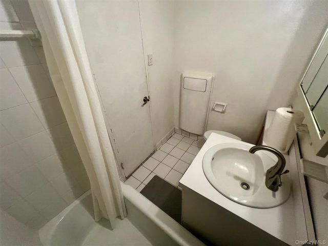 84-29 155th Avenue 2H, Howard Beach, NY 11414