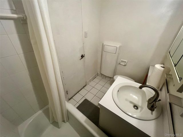 84-29 155th Avenue 2H, Howard Beach, NY 11414