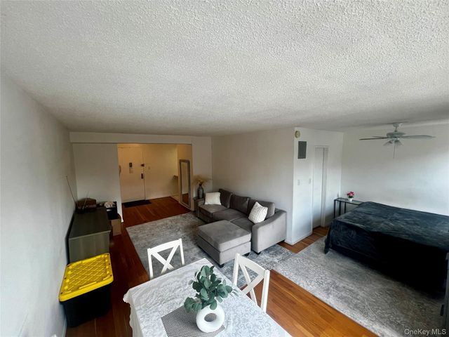 84-29 155th Avenue 2H, Howard Beach, NY 11414