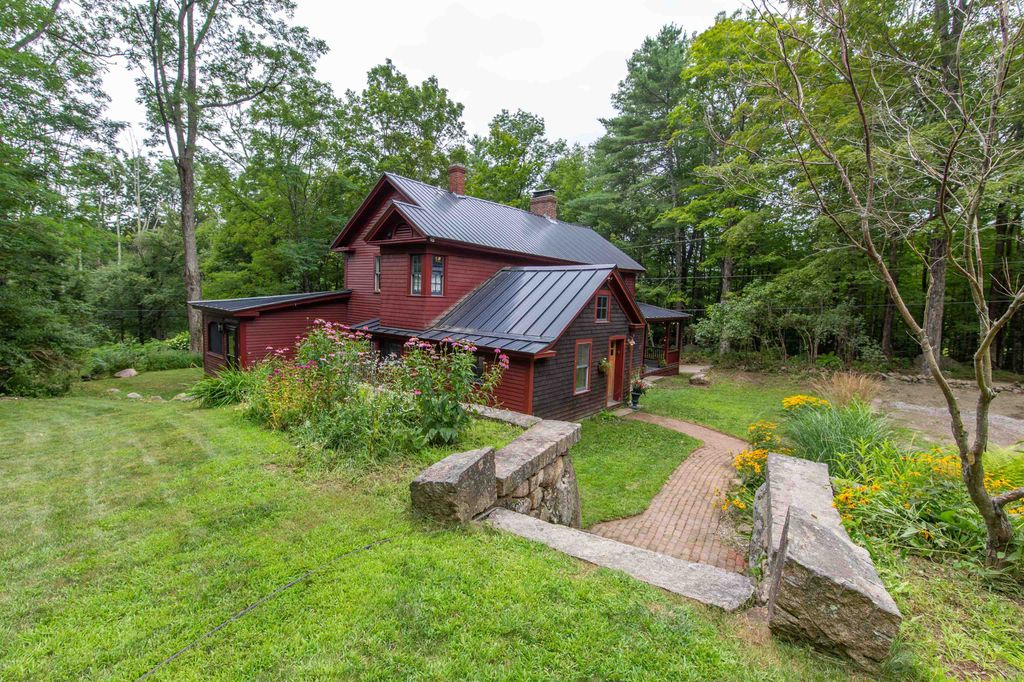 314 Old Mail Road, Tamworth, NH 03886
