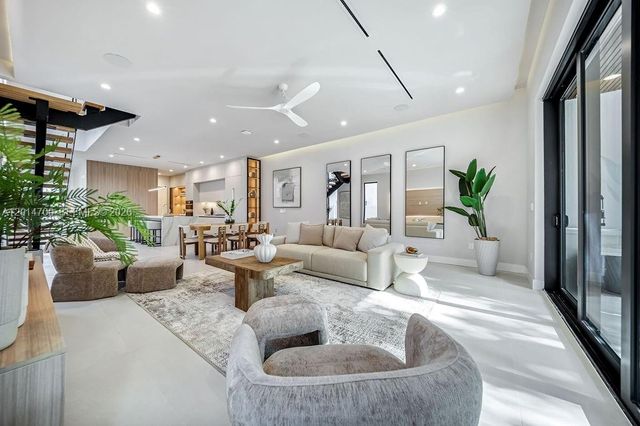 904 NE 17th Ter, Fort Lauderdale, FL 33304