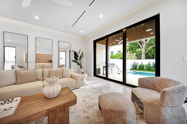 904 NE 17th Ter, Fort Lauderdale, FL 33304