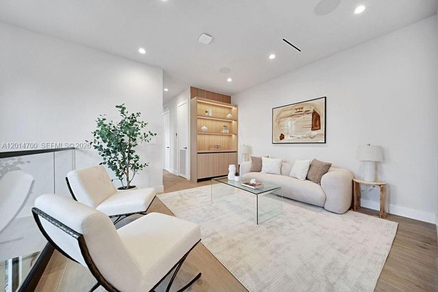 904 NE 17th Ter, Fort Lauderdale, FL 33304