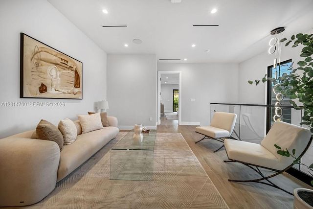 904 NE 17th Ter, Fort Lauderdale, FL 33304