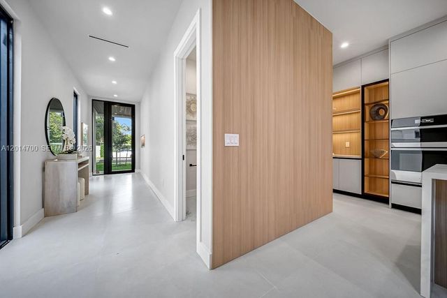 904 NE 17th Ter, Fort Lauderdale, FL 33304