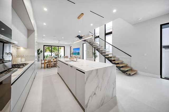 904 NE 17th Ter, Fort Lauderdale, FL 33304