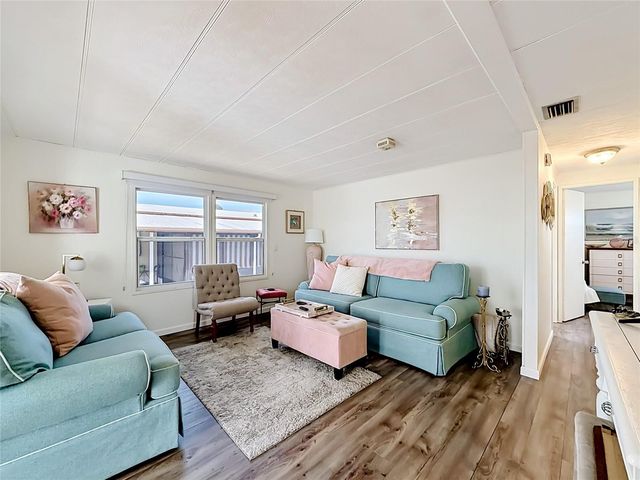 10193 N LAKE DRIVE 95, Largo, FL 33773