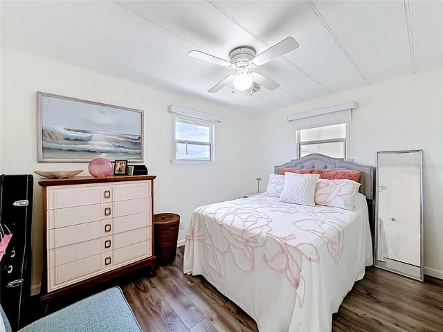 10193 N LAKE DRIVE 95, Largo, FL 33773