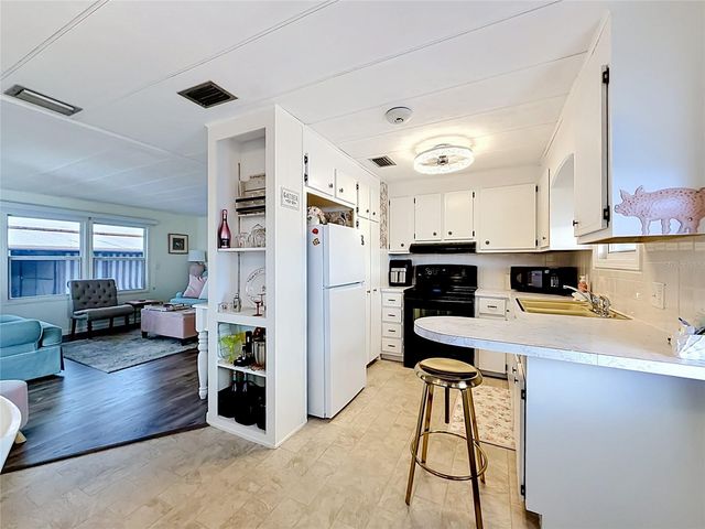 10193 N LAKE DRIVE 95, Largo, FL 33773