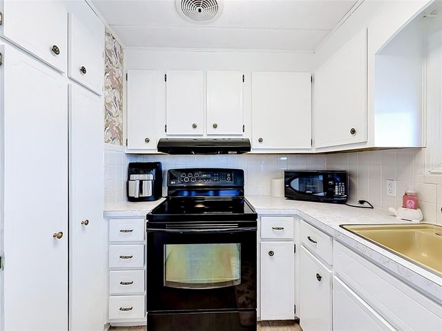 10193 N LAKE DRIVE 95, Largo, FL 33773