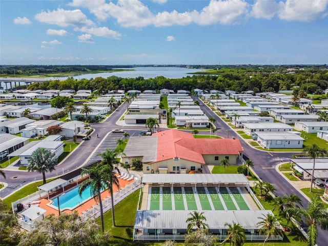 10193 N LAKE DRIVE 95, Largo, FL 33773