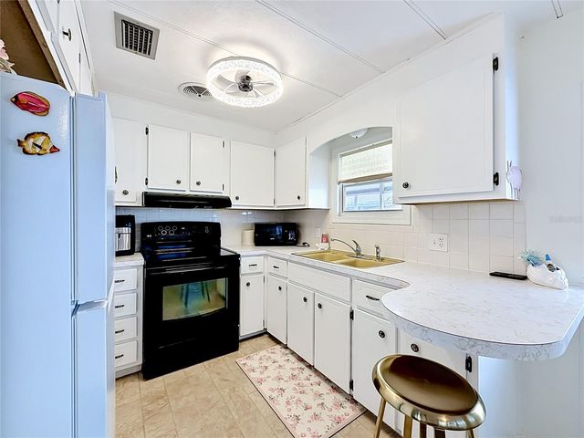 10193 N LAKE DRIVE 95, Largo, FL 33773