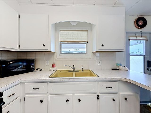 10193 N LAKE DRIVE 95, Largo, FL 33773