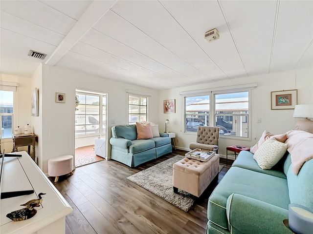 10193 N LAKE DRIVE 95, Largo, FL 33773