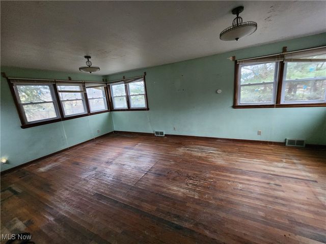 222 N Lipkey Road, North Jackson, OH 44451