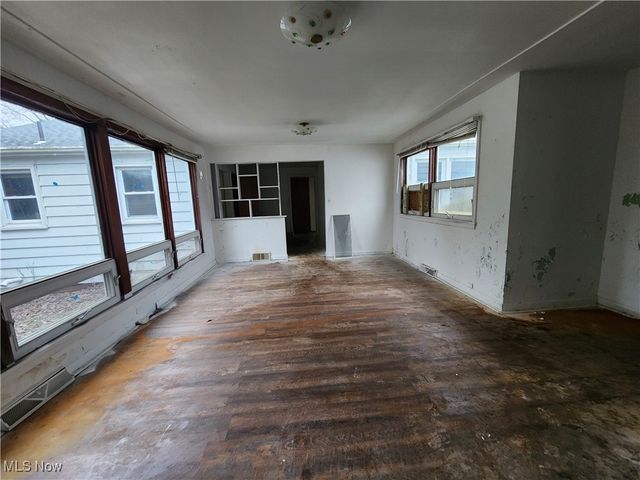 222 N Lipkey Road, North Jackson, OH 44451