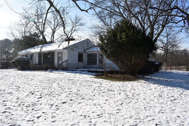 222 N Lipkey Road, North Jackson, OH 44451