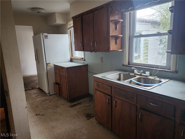 222 N Lipkey Road, North Jackson, OH 44451