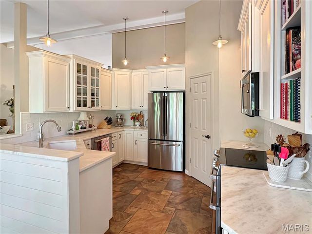 17432 Hilltop Ridge Drive, Eureka, MO 63025