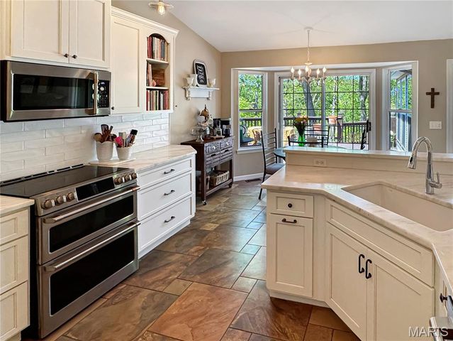17432 Hilltop Ridge Drive, Eureka, MO 63025