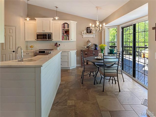 17432 Hilltop Ridge Drive, Eureka, MO 63025