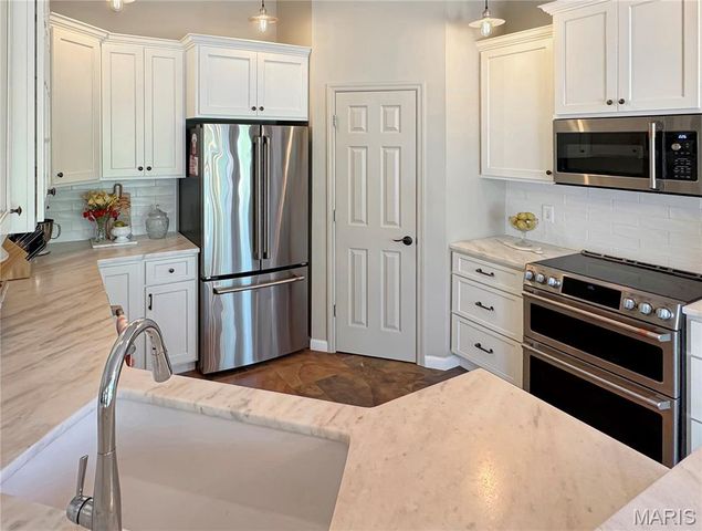 17432 Hilltop Ridge Drive, Eureka, MO 63025