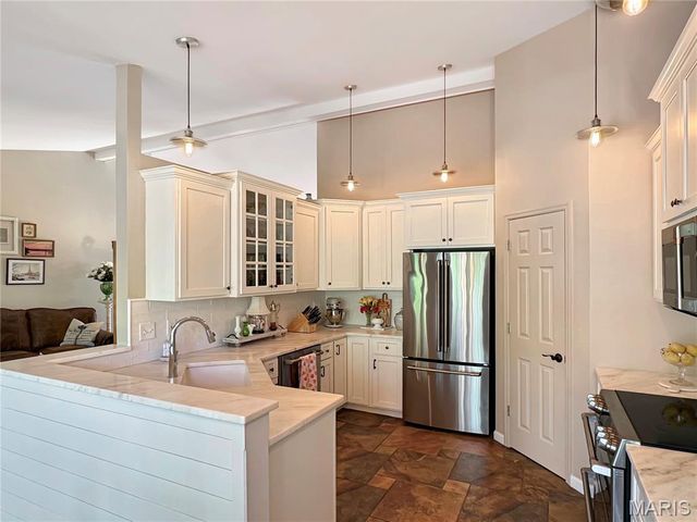 17432 Hilltop Ridge Drive, Eureka, MO 63025