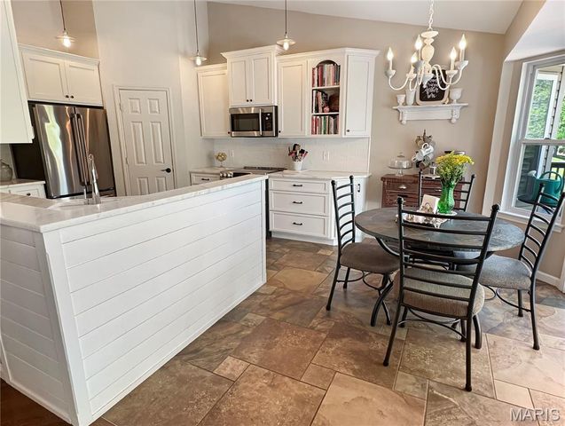 17432 Hilltop Ridge Drive, Eureka, MO 63025