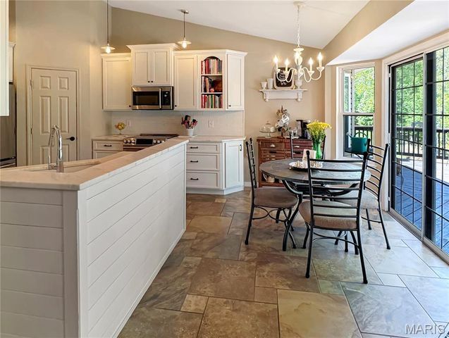 17432 Hilltop Ridge Drive, Eureka, MO 63025