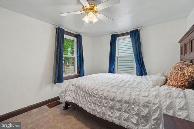 28 E PINE ST, Mount Holly Springs, PA 17065