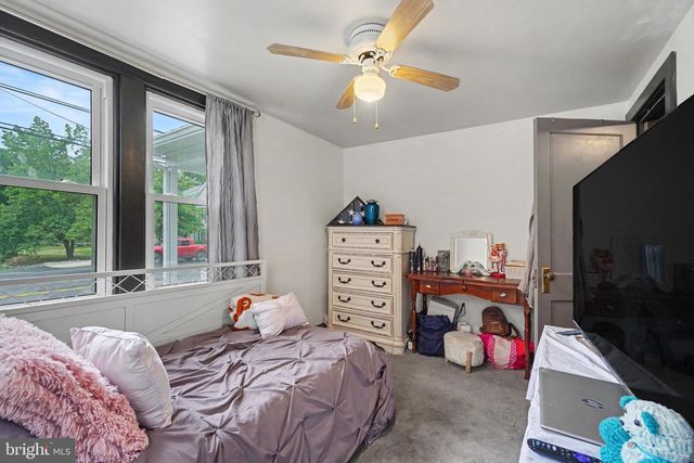28 E PINE ST, Mount Holly Springs, PA 17065