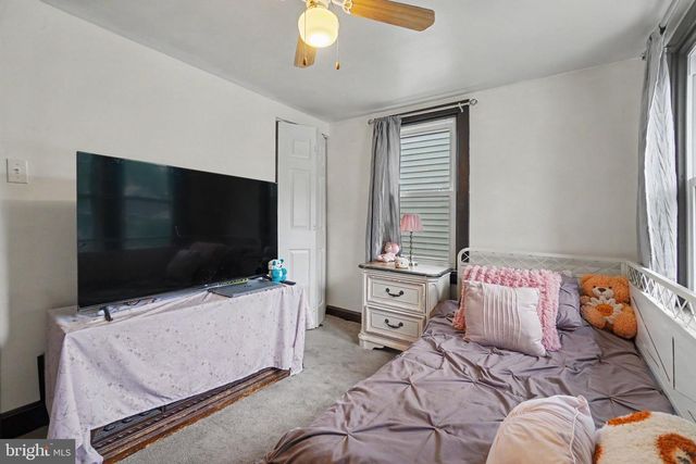 28 E PINE ST, Mount Holly Springs, PA 17065