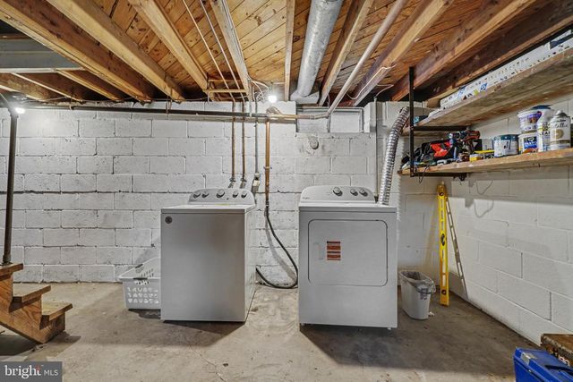 28 E PINE ST, Mount Holly Springs, PA 17065