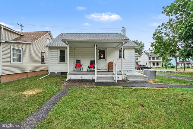 28 E PINE ST, Mount Holly Springs, PA 17065