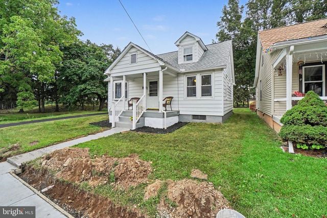 28 E PINE ST, Mount Holly Springs, PA 17065