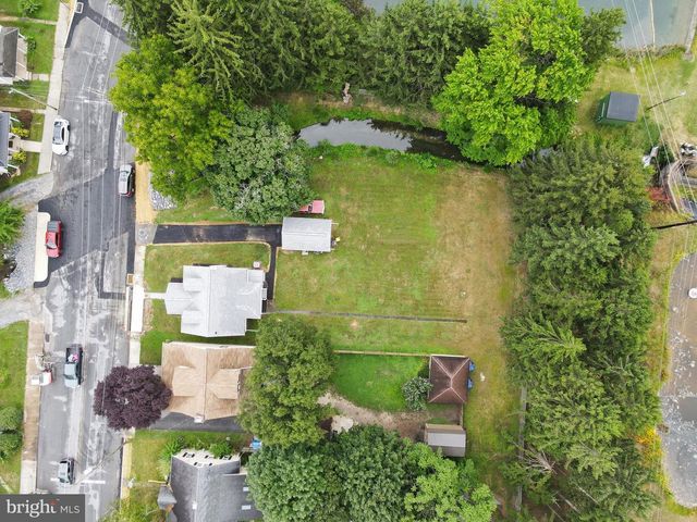 28 E PINE ST, Mount Holly Springs, PA 17065