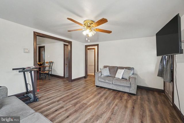 28 E PINE ST, Mount Holly Springs, PA 17065