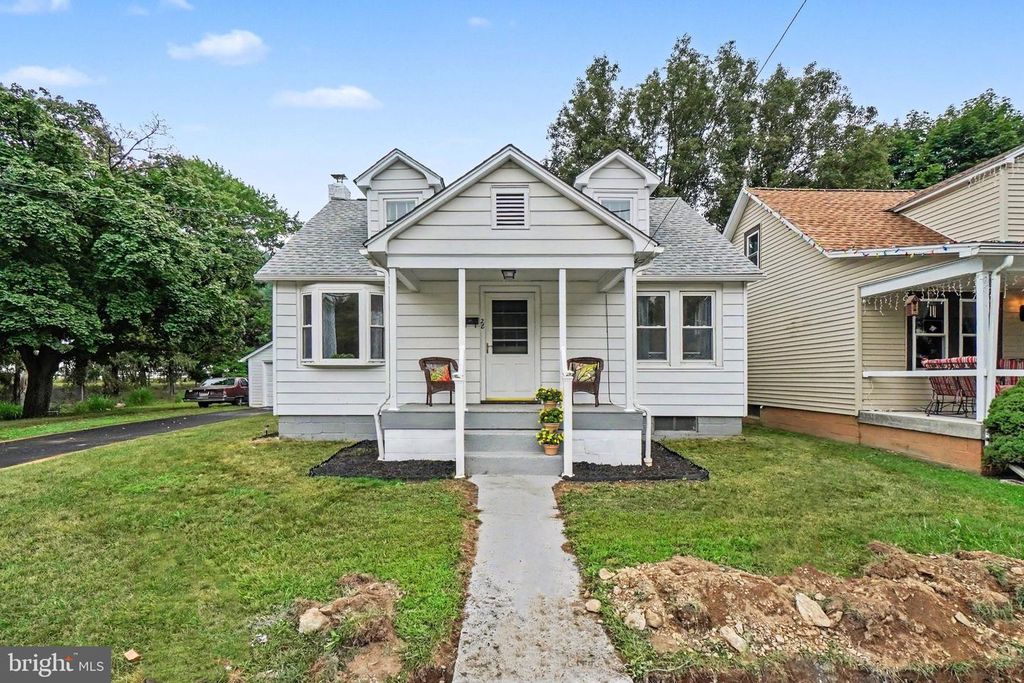 28 E PINE ST, Mount Holly Springs, PA 17065