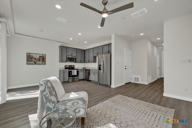 104 Creekside Trail 901, Kyle, TX 78640