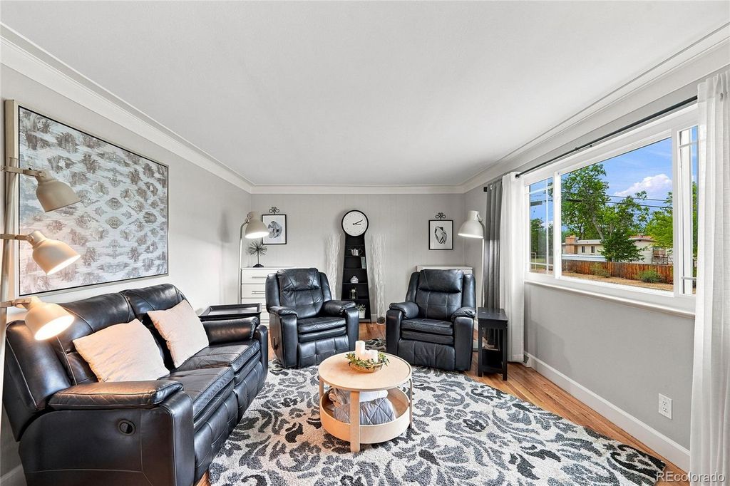 Image 13 of property listing at 690 E Davies Avenue, Centennial, CO 80122