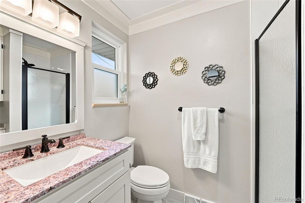 Image 18 of property listing at 690 E Davies Avenue, Centennial, CO 80122