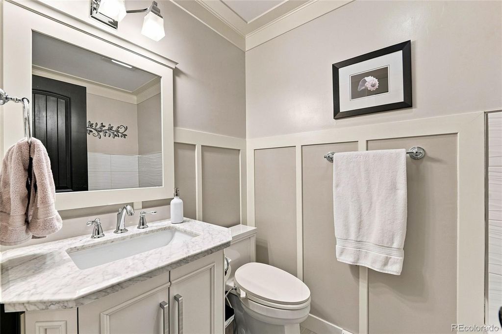 Image 20 of property listing at 690 E Davies Avenue, Centennial, CO 80122